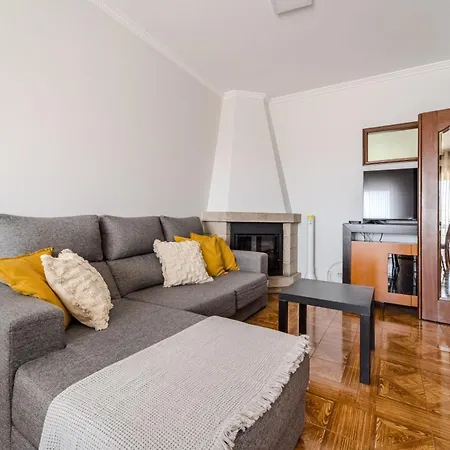 Apartment Hideaway By House And People