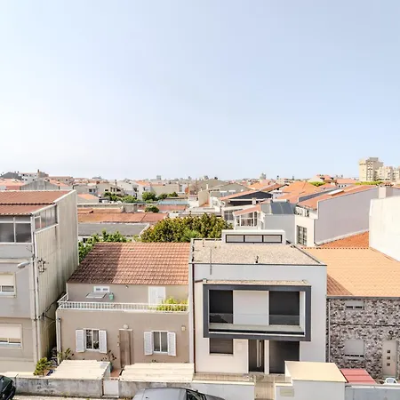 Apartment Hideaway By House And People