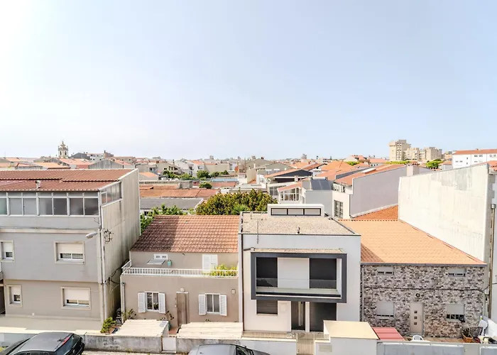 Apartment Hideaway By House And People