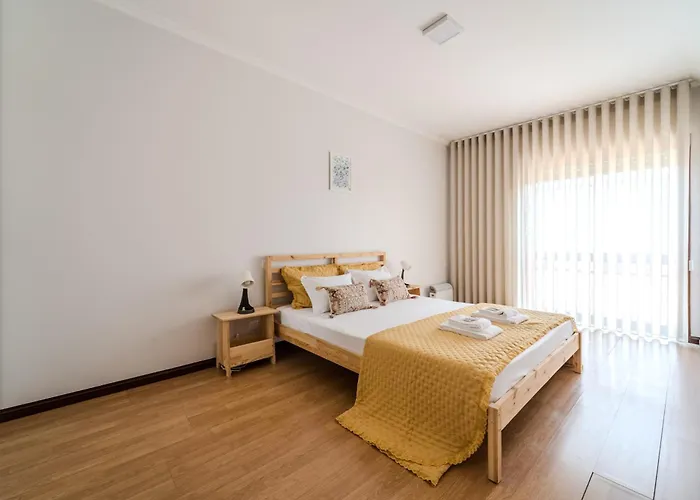 Apartment Hideaway By House And People